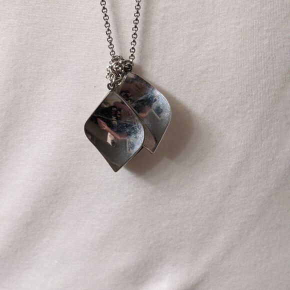 Long charm silvertone necklace - Picture 7 of 10